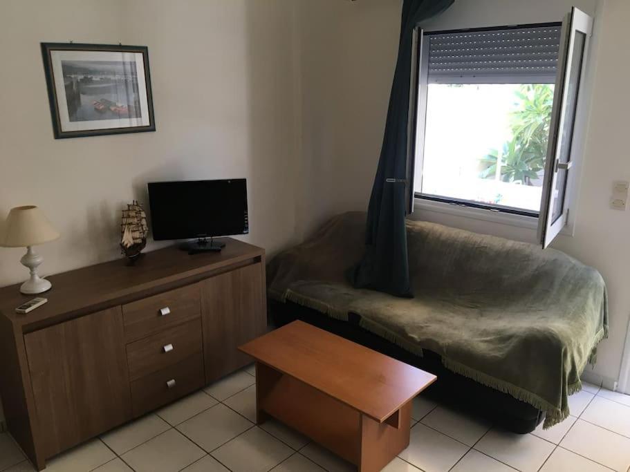 Apartment George&lambros - Beautiful Just A Few Steps From The Sea! *