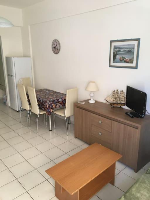 George&lambros - Beautiful Just A Few Steps From The Sea! Apartment